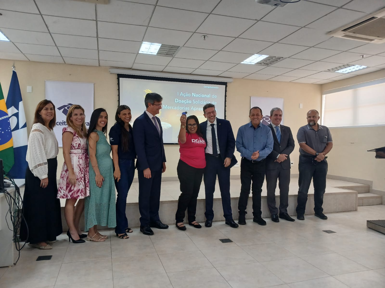 Receita Federal doa caminhão para futura unidade móvel de saúde da ACPAC
